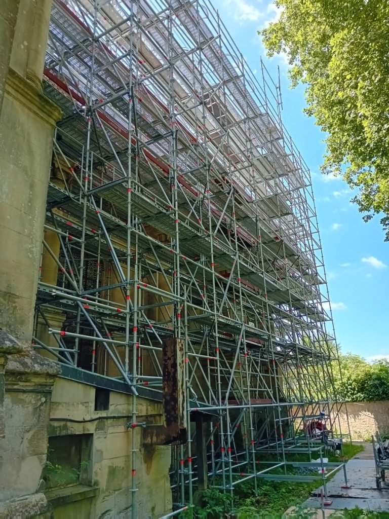notre dame de la nativité magny en vexin échafaudage Layher