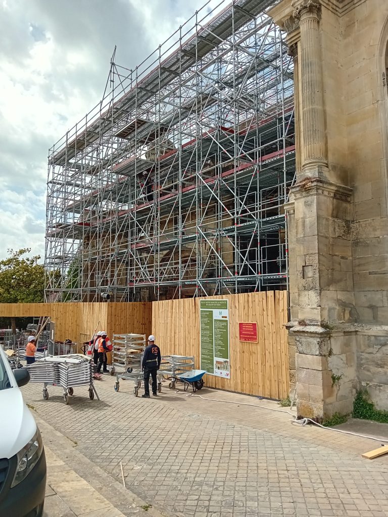 Echafaudage eglise magny en vexin Layher