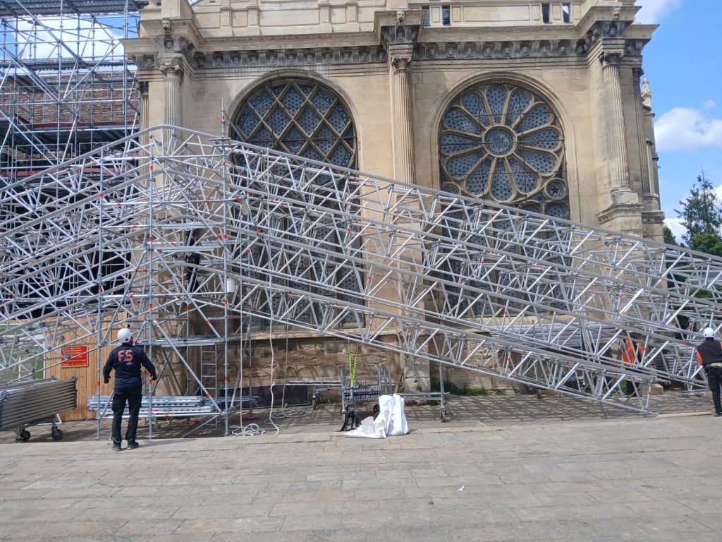 Notre dame de la nativité magny en vexin Layher