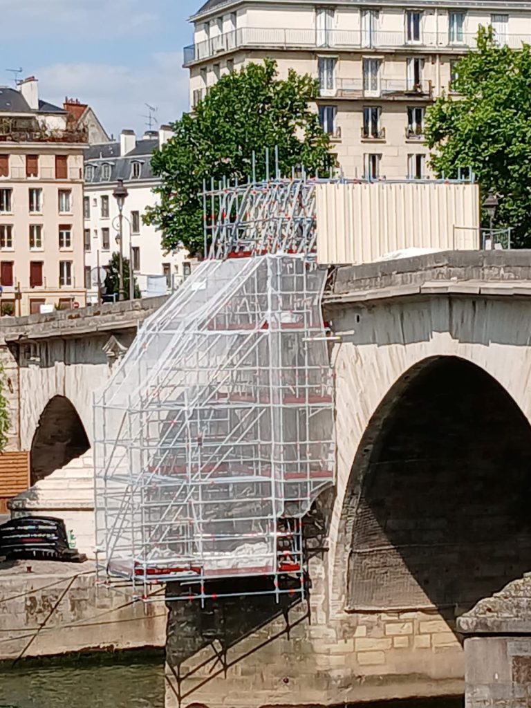 echafaudage pont paris