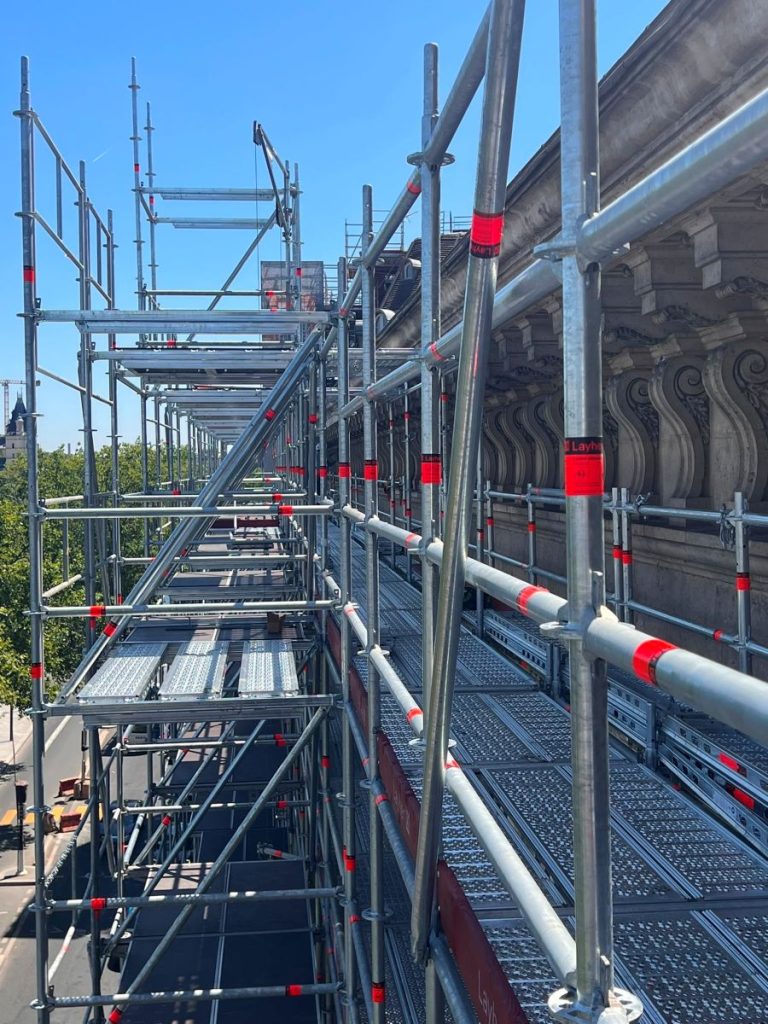 location déchafaudage avec montage à la monnaie de paris
