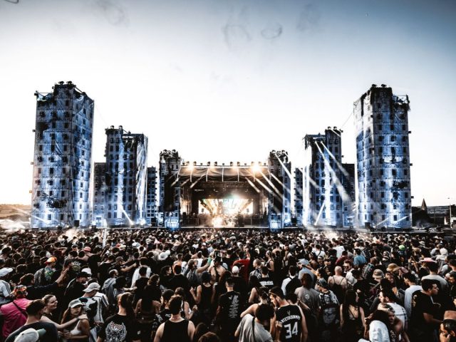 structure éphémères pour des événements avec des échafaudages